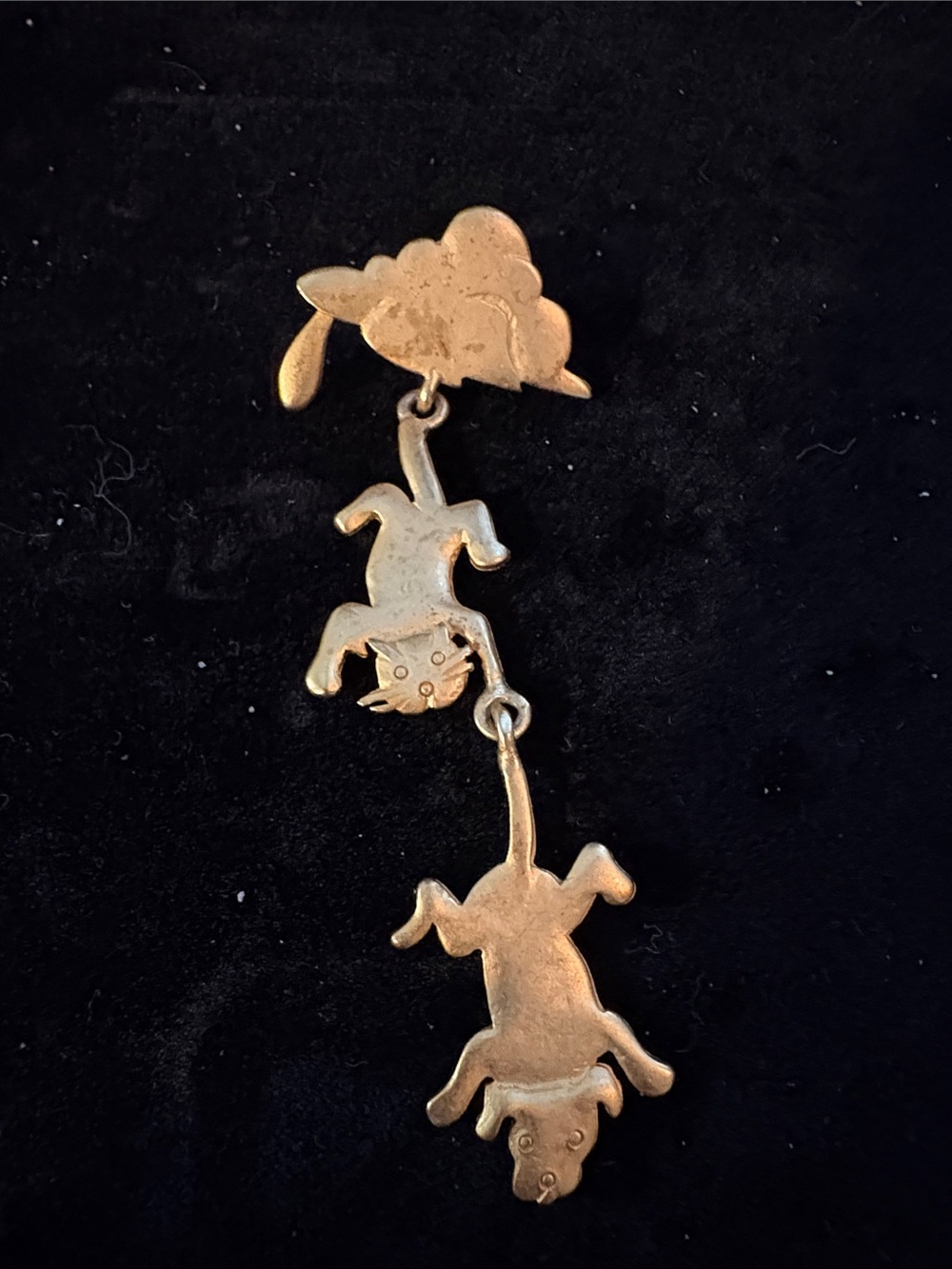 Vintage Gold-Tone raining cats and dogs Pin